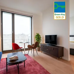 premier-suites-plus-amsterdam-1081lc.ihotelsrotterdam.com/